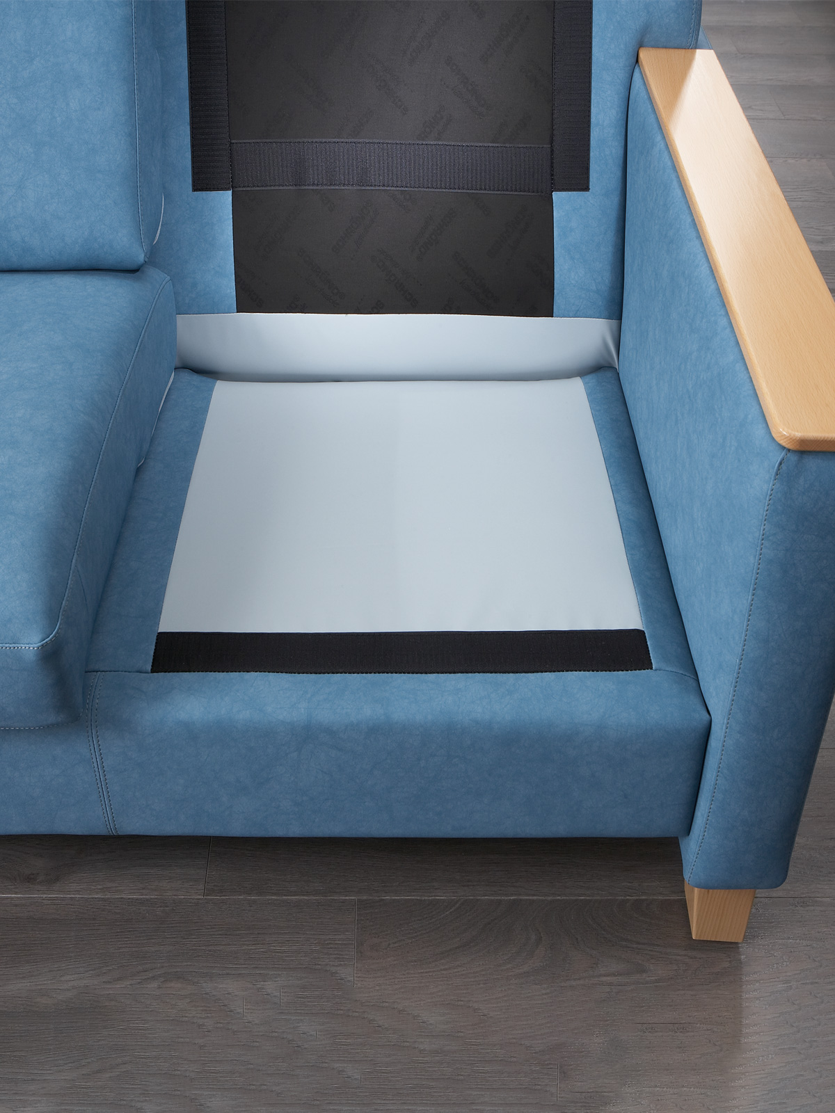 Lose Sitz- und Rückenkissen der Polsterserie Luno mit Klettbandbefestigung und Nässeschutzwanne