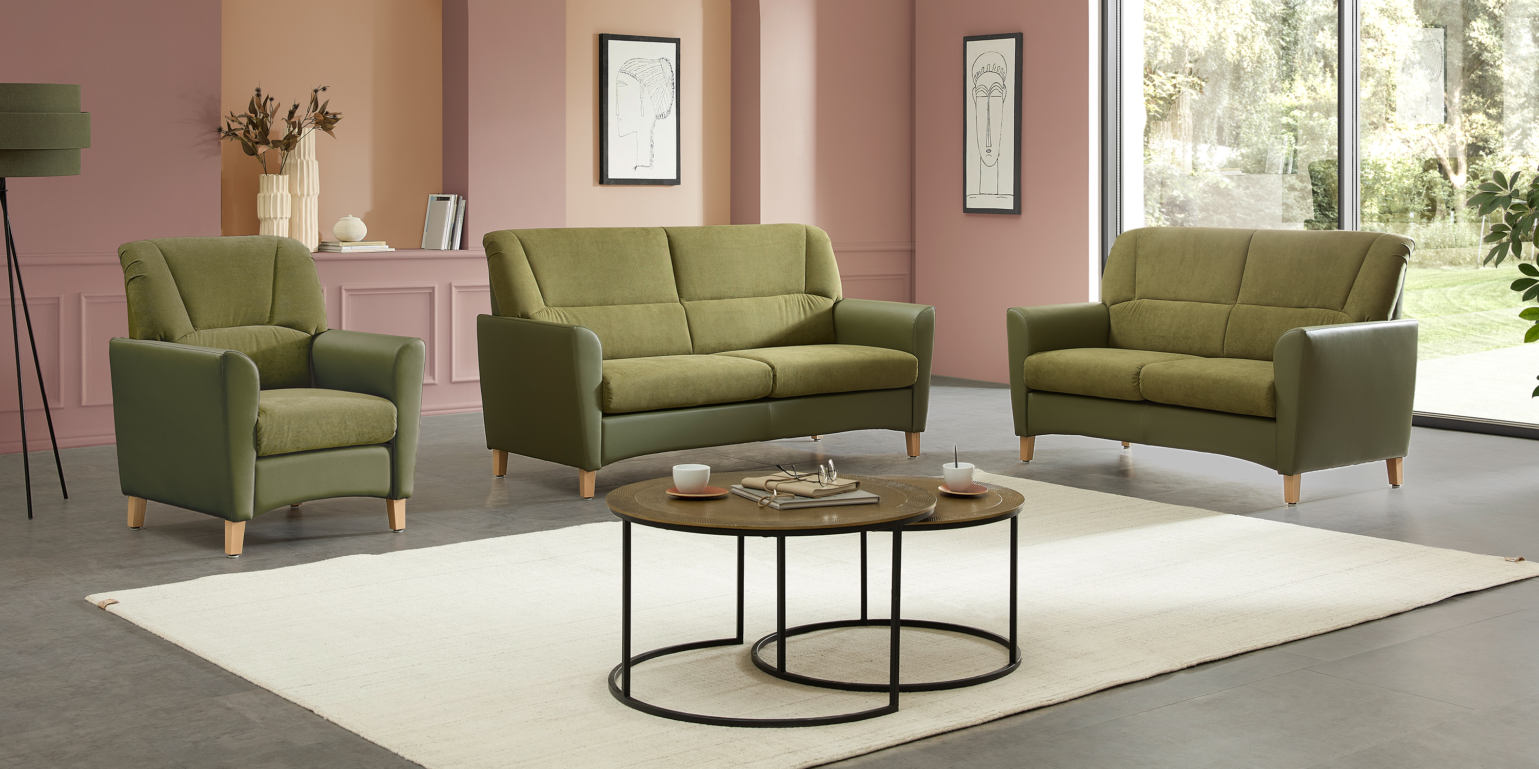 Polstermöbel Serena in grünem Bezug als dreiteilige Sitzgruppe im Wohnbereich